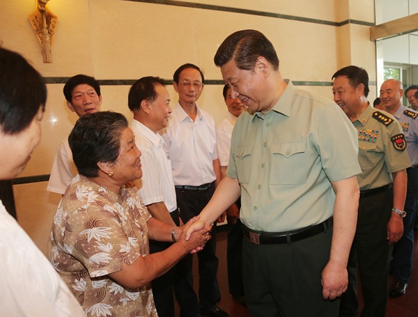 2014年7月30日，福州，習(xí)近平與福建雙擁模范代表親切交談